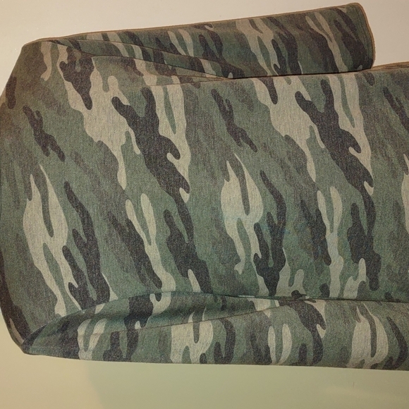 𝅺BOMBOM Camo Peasant Top Size: Large - Picture 6 of 7